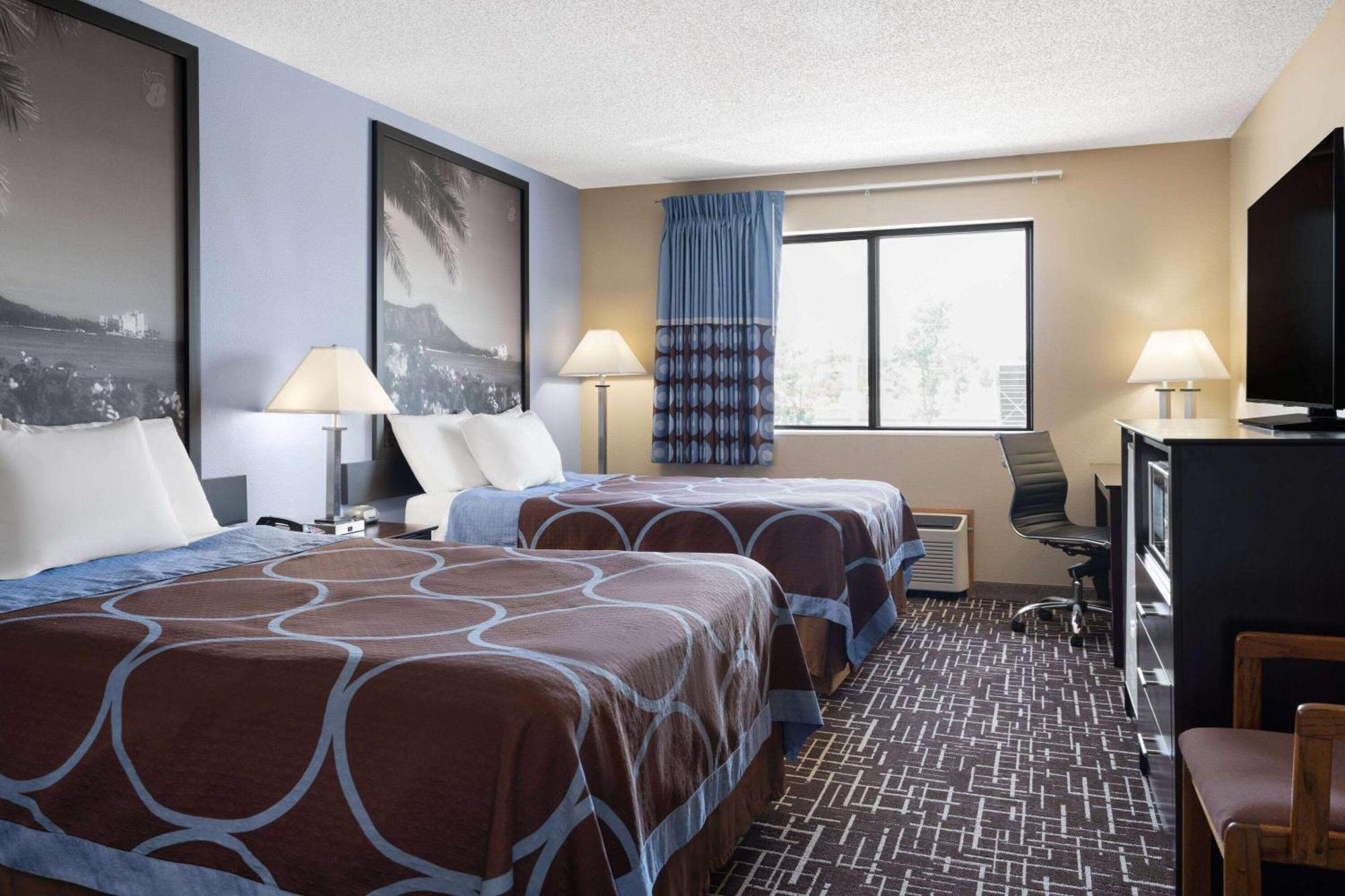 Super 8 By Wyndham Dyersville Exterior foto