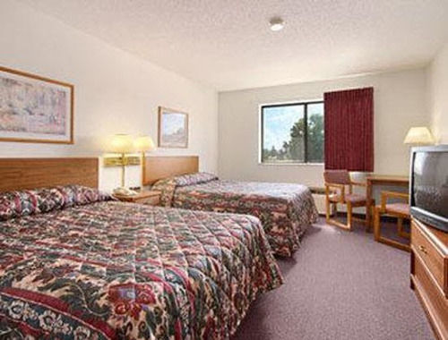 Super 8 By Wyndham Dyersville Habitación foto